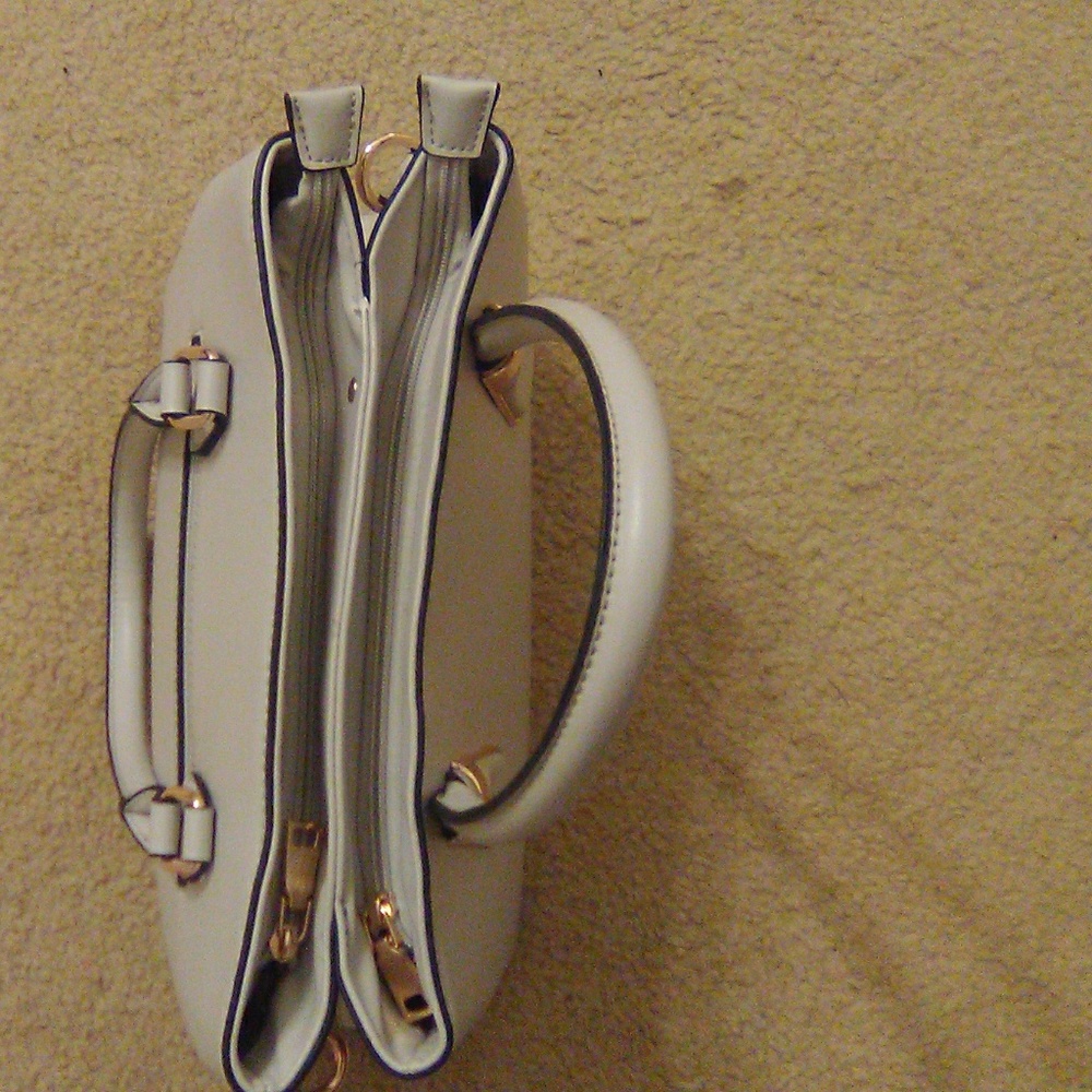 Purse - Picture 2 of 4